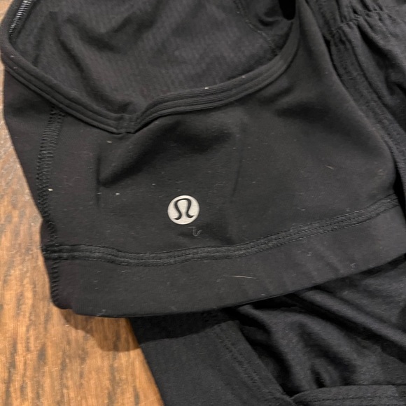 Lululemon women’s yoga top size 6 - Picture 3 of 3